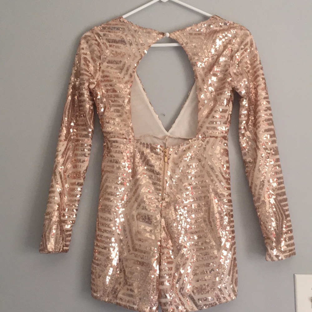 Low-cut Sequined Romper - Picture 3 of 5